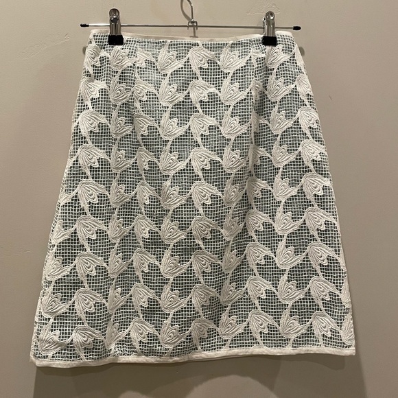 Tory Burch Pierce Embroidered Skirt | White + Mint Green Overlay Skirt Size 2 - Picture 4 of 9